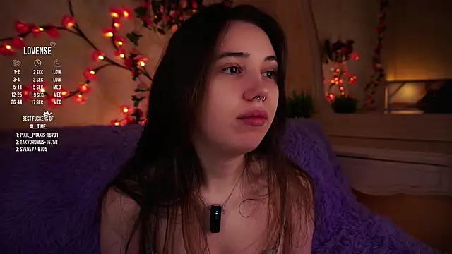 GillianDowdey online show from 11-18-25, 02:38