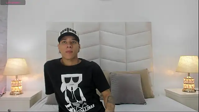Snapshot of Buda_and_Cataleya_ chatting on 03-17-25, 02:01 Buda and Cataleya  online show from 03-17-25, 02:01