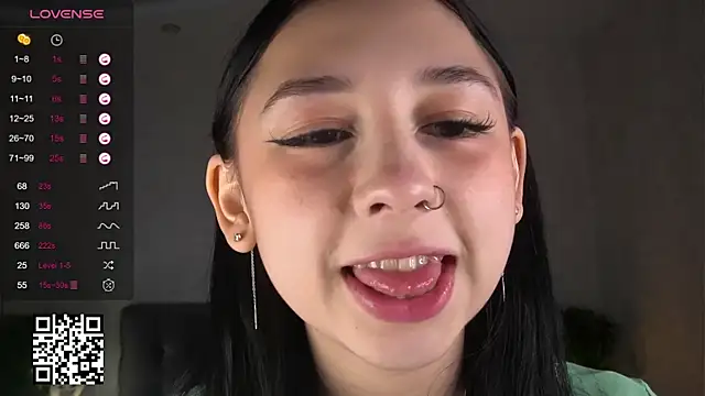 AislyEmbury online show from 10-29-25, 04:33