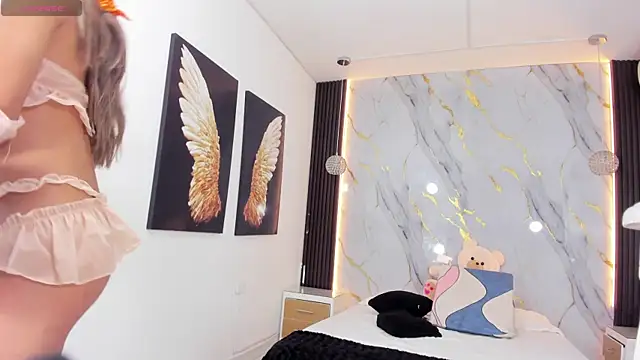 Snapshot of estephany_doll chatting on 09-28-25, 02:13 estephany doll online show from 09-28-25, 02:13
