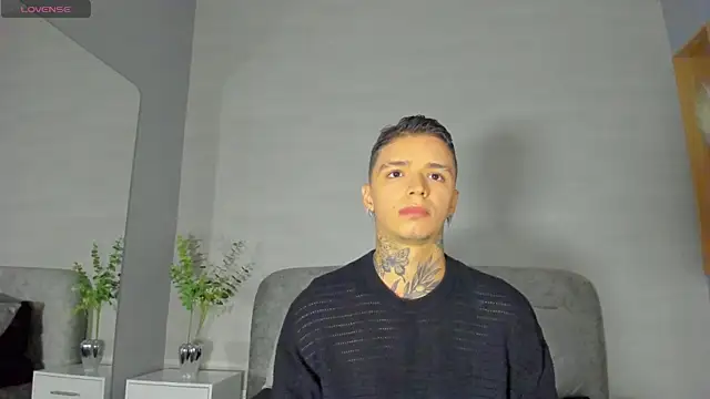 Snapshot of Ian_Castillo_ chatting on 06-08-26, 11:11 Ian Castillo online show from 06-08-26, 11:11