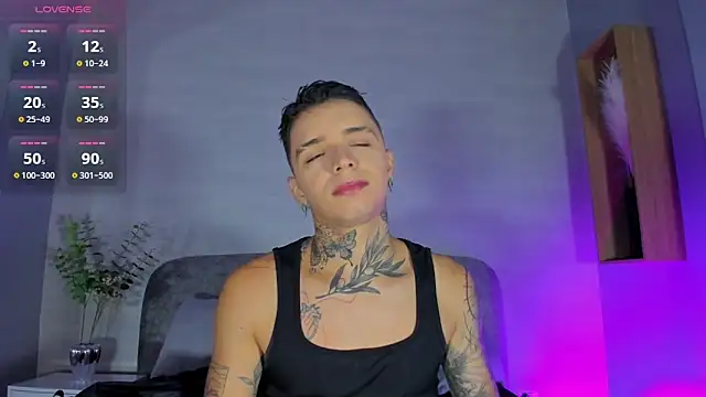 Snapshot of Ian_Castillo_ chatting on 06-18-26, 11:15 Ian Castillo online show from 06-18-26, 11:15