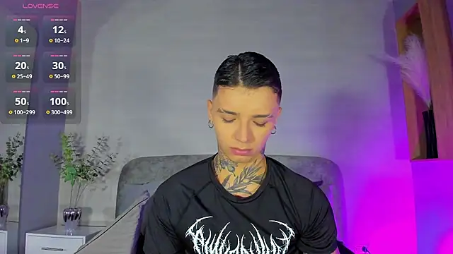 Snapshot of Ian_Castillo_ chatting on 06-30-26, 11:21 Ian Castillo online show from 06-30-26, 11:21