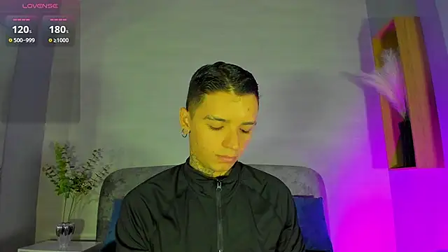 Snapshot of Ian_Castillo_ chatting on 07-11-26, 11:10 Ian Castillo online show from 07-11-26, 11:10
