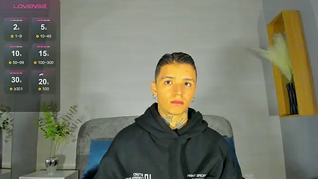 Snapshot of Ian_Castillo_ chatting on 07-13-26, 11:09 Ian Castillo online show from 07-13-26, 11:09
