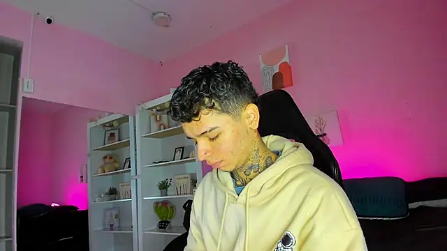 Ian Castillo  online show from 10-24-25, 11:09