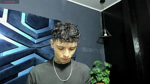 Ian Castillo  online show from 01-12-26, 11:17