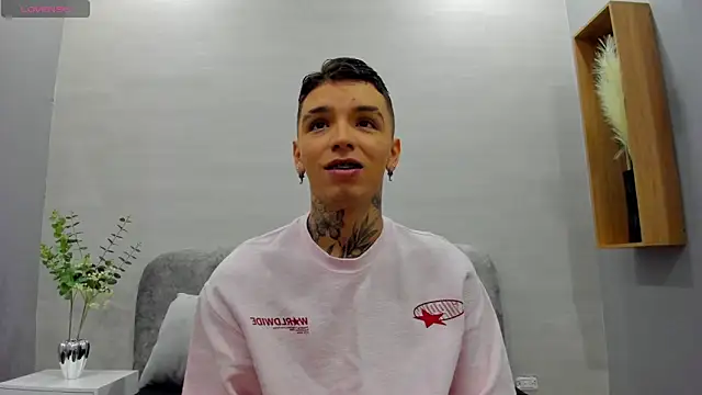 Snapshot of Ian_Castillo_ chatting on 06-19-26, 11:05 Ian Castillo online show from 06-19-26, 11:05