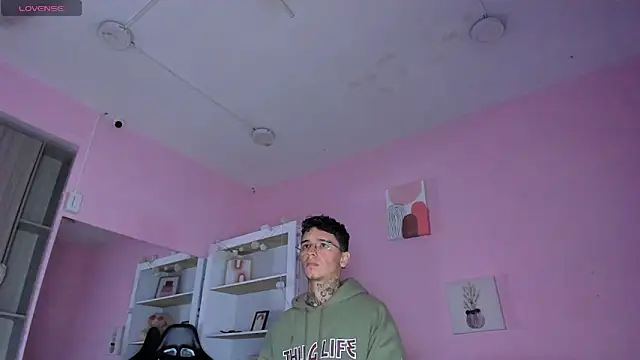 Ian Castillo  online show from 10-25-25, 11:09