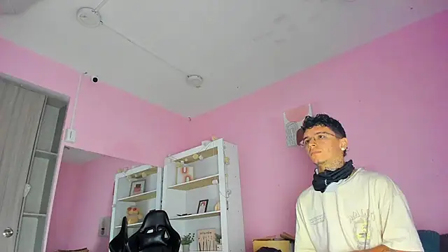 Ian Castillo  online show from 10-28-25, 11:09