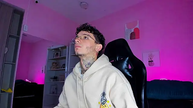 Ian Castillo  online show from 12-03-25, 11:20