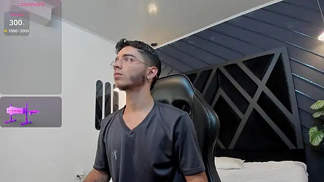 Ian Castillo  online show from 03-20-25, 04:07