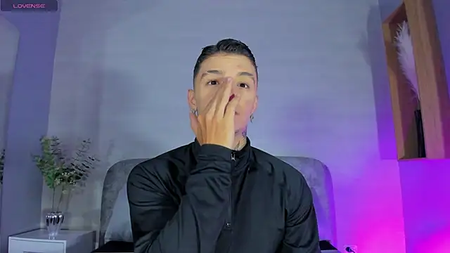 Snapshot of Ian_Castillo_ chatting on 06-17-26, 11:09 Ian Castillo online show from 06-17-26, 11:09