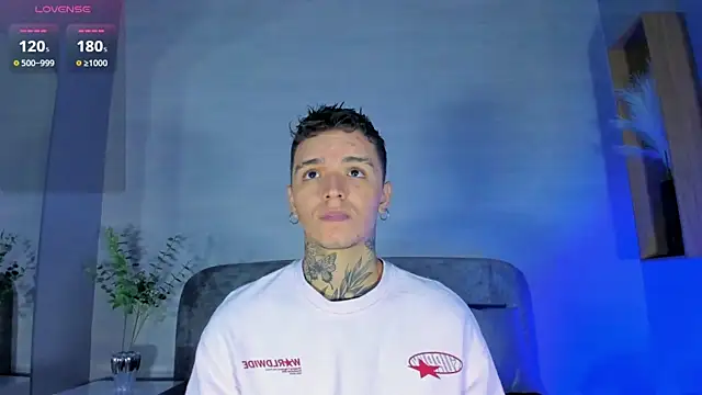 Snapshot of Ian_Castillo_ chatting on 07-16-26, 11:18 Ian Castillo online show from 07-16-26, 11:18