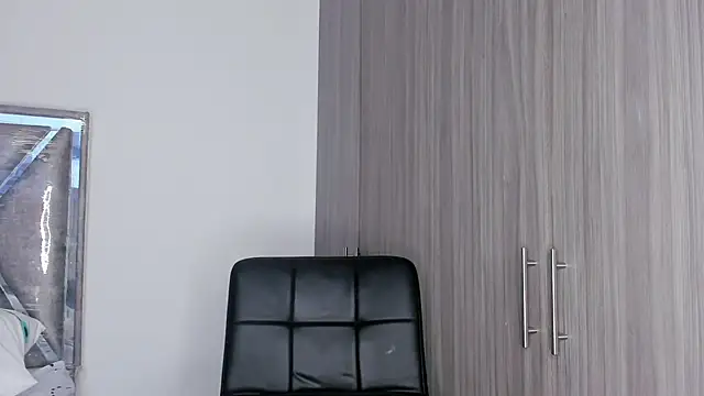 Kristen dollts online show from 11-17-25, 01:53