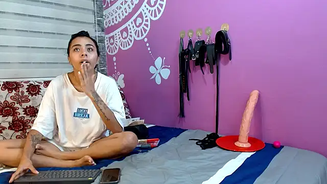 AntonellaAndNoah online show from 02-11-26, 05:18