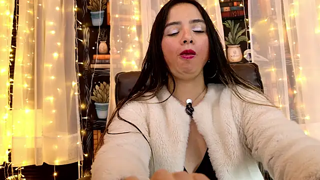 julietta   jackson online show from 06-14-26, 08:43
