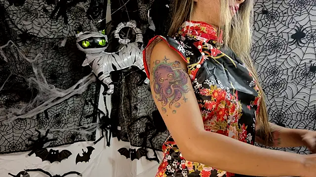 Snapshot of julietta___jackson chatting on 10-18-25, 04:53 julietta jackson online show from 10-18-25, 04:53