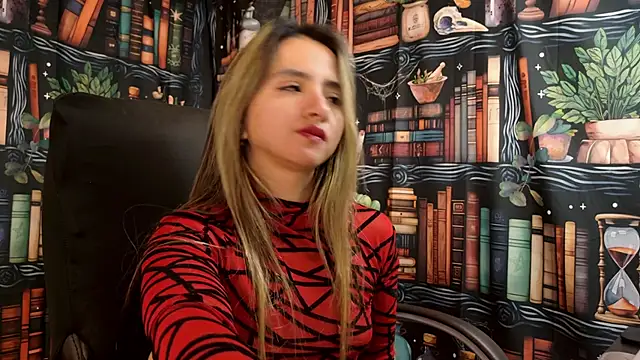 Snapshot of julietta___jackson chatting on 02-14-25, 02:18 julietta jackson online show from 02-14-25, 02:18