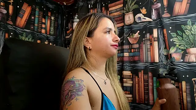 Snapshot of julietta___jackson chatting on 02-20-25, 02:51 julietta jackson online show from 02-20-25, 02:51