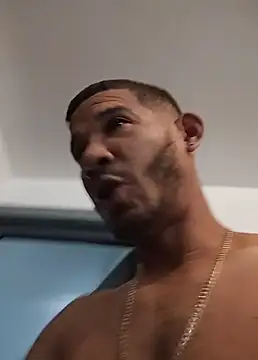 Snapshot of Chico_Bellaco chatting on 09-28-25, 02:13 Chico Bellaco online show from 09-28-25, 02:13