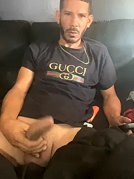 Snapshot of Chico_Bellaco chatting on 10-18-25, 02:41 Chico Bellaco online show from 10-18-25, 02:41