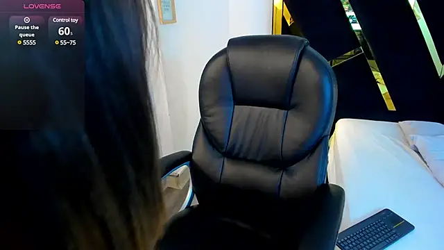 ninfomaria  online show from 02-05-25, 09:07