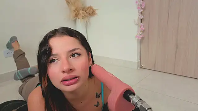 Snapshot of Mia_adams66 chatting on 10-02-25, 06:55 Mia adams66 online show from 10-02-25, 06:55
