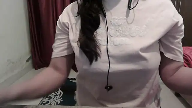 ANANYA-TIWARI online show from 11-28-25, 04:56