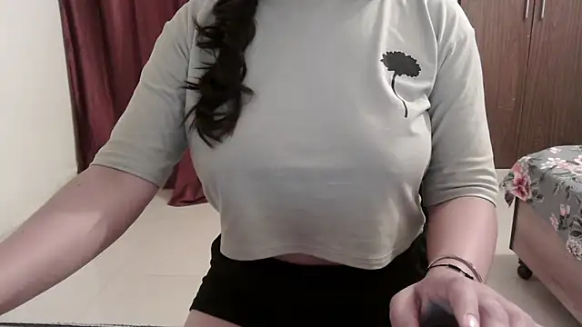 Snapshot of ANANYA-TIWARI chatting on 09-30-25, 05:19 ANANYA-TIWARI online show from 09-30-25, 05:19