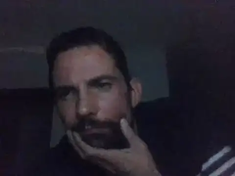 Snapshot of Romix2985 chatting on 12-13-24, 04:00 Romix2985 online show from 12-13-24, 04:00