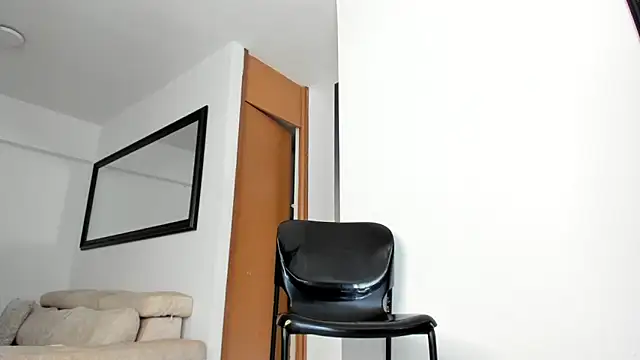 Snapshot of smit_hot_sr chatting on 04-19-26, 04:52 smit hot sr online show from 04-19-26, 04:52