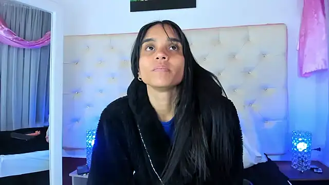 Snapshot of sophie_pariss chatting on 02-28-25, 07:48 sophie pariss online show from 02-28-25, 07:48