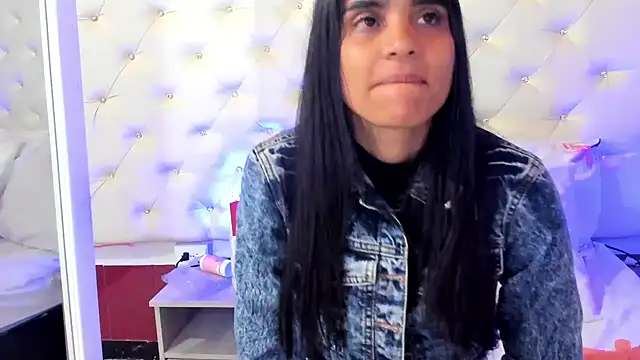 Snapshot of sophie_pariss chatting on 03-07-25, 07:08 sophie pariss online show from 03-07-25, 07:08