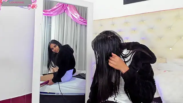 Snapshot of sophie_pariss chatting on 03-11-25, 02:32 sophie pariss online show from 03-11-25, 02:32