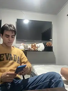 Alex and Fabian online show from 12-21-25, 04:47