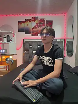 Alex and Fabian online show from 05-25-26, 04:56