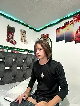 Alex and Fabian online show from 12-22-25, 03:39