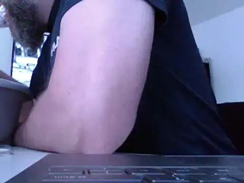 Snapshot of FROL83 chatting on 05-31-26, 09:04 FROL83 online show from 05-31-26, 09:04
