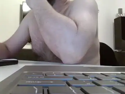 Snapshot of FROL83 chatting on 05-19-26, 07:43 FROL83 online show from 05-19-26, 07:43