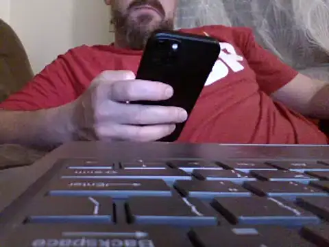 Snapshot of FROL83 chatting on 05-20-26, 06:49 FROL83 online show from 05-20-26, 06:49