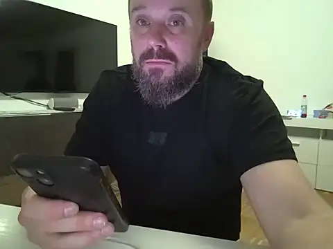 Snapshot of FROL83 chatting on 04-20-26, 07:37 FROL83 online show from 04-20-26, 07:37
