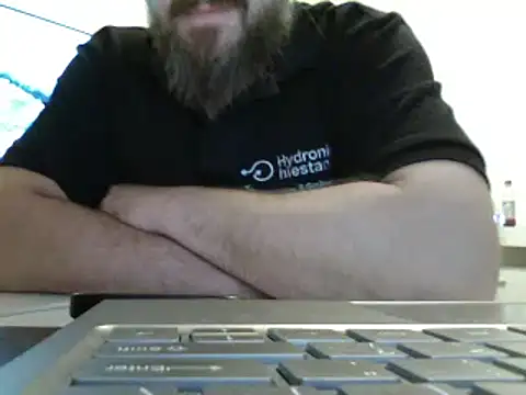 Snapshot of FROL83 chatting on 04-29-26, 06:58 FROL83 online show from 04-29-26, 06:58