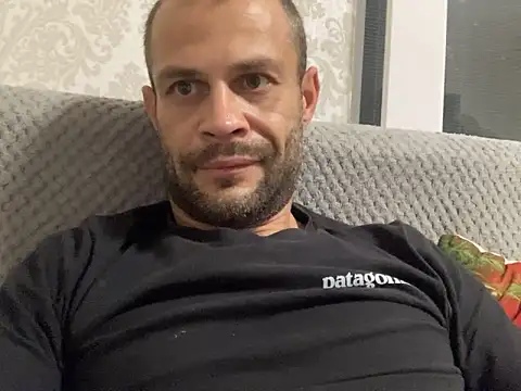 Snapshot of Zbochunec chatting on 10-21-25, 12:00 Zbochunec online show from 10-21-25, 12:00