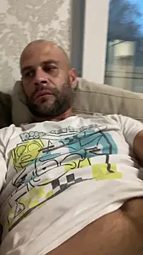 Snapshot of Zbochunec chatting on 11-08-25, 03:37 Zbochunec online show from 11-08-25, 03:37