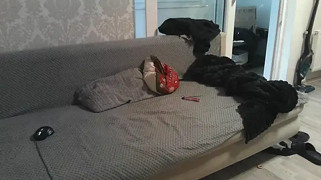 Snapshot of Zbochunec chatting on 12-03-25, 11:31 Zbochunec online show from 12-03-25, 11:31