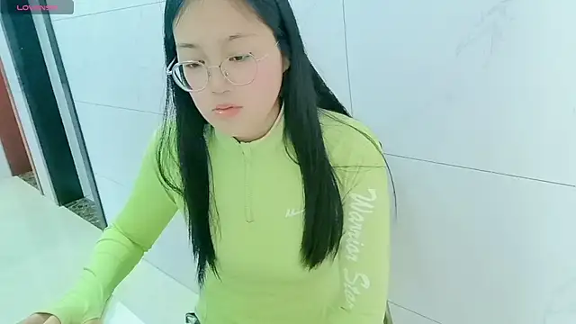 Snapshot of luoxuwen chatting on 02-28-25, 07:37 luoxuwen online show from 02-28-25, 07:37