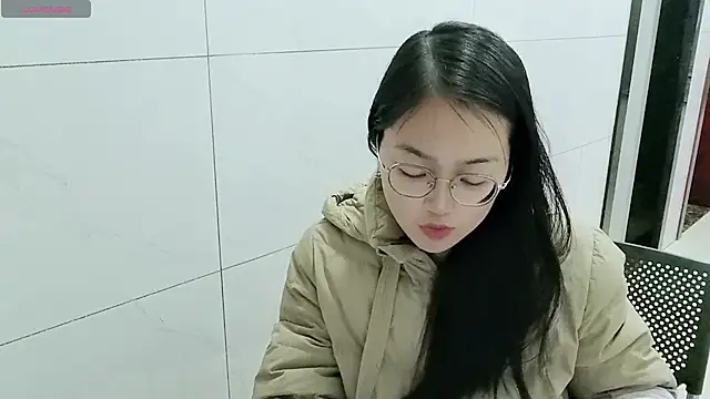 Snapshot of luoxuwen chatting on 02-17-25, 02:53 luoxuwen online show from 02-17-25, 02:53