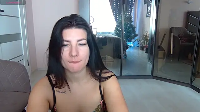 Snapshot of NessyStar chatting on 12-19-24, 10:34 NessyStar online show from 12-19-24, 10:34