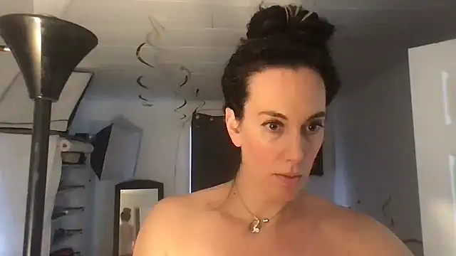 Snapshot of BonfireBonnie chatting on 01-30-25, 08:10 BonfireBonnie online show from 01-30-25, 08:10